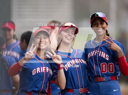 Thumbnail 2 in Los Alamitos vs. Orange Lutheran photogallery.