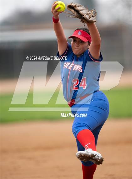 Thumbnail 3 in Los Alamitos vs. Orange Lutheran photogallery.
