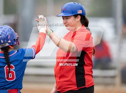 Thumbnail 2 in Los Alamitos vs. Orange Lutheran photogallery.