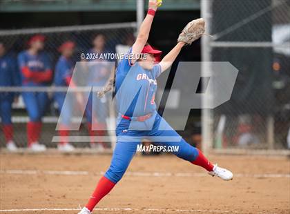 Thumbnail 3 in Los Alamitos vs. Orange Lutheran photogallery.
