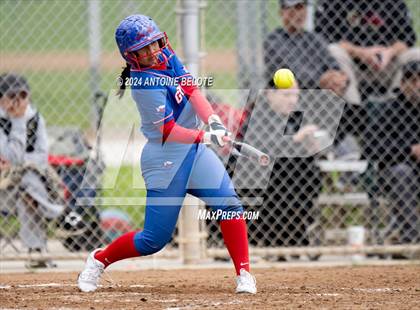 Thumbnail 3 in Los Alamitos vs. Orange Lutheran photogallery.