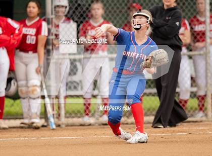 Thumbnail 1 in Los Alamitos vs. Orange Lutheran photogallery.