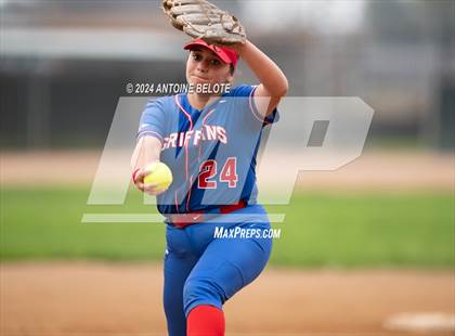 Thumbnail 1 in Los Alamitos vs. Orange Lutheran photogallery.