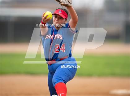 Thumbnail 2 in Los Alamitos vs. Orange Lutheran photogallery.