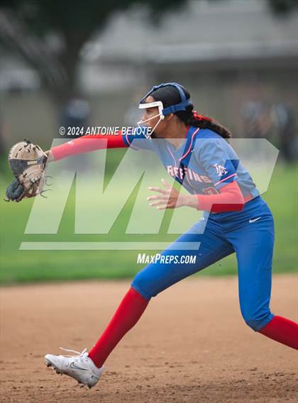 Thumbnail 3 in Los Alamitos vs. Orange Lutheran photogallery.
