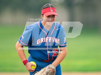 Thumbnail 2 in Los Alamitos vs. Orange Lutheran photogallery.