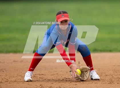 Thumbnail 1 in Los Alamitos vs. Orange Lutheran photogallery.