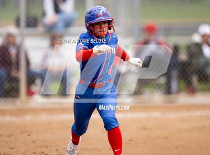 Thumbnail 1 in Los Alamitos vs. Orange Lutheran photogallery.