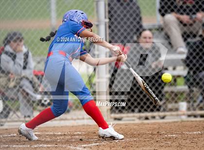 Thumbnail 1 in Los Alamitos vs. Orange Lutheran photogallery.