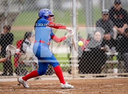 Thumbnail 3 in Los Alamitos vs. Orange Lutheran photogallery.