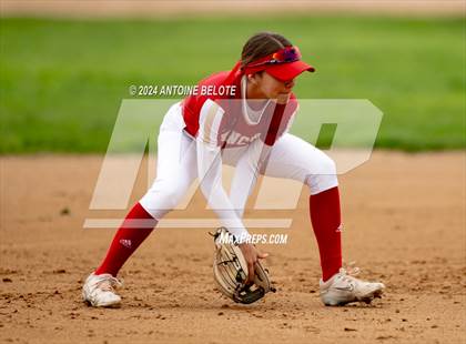 Thumbnail 1 in Los Alamitos vs. Orange Lutheran photogallery.