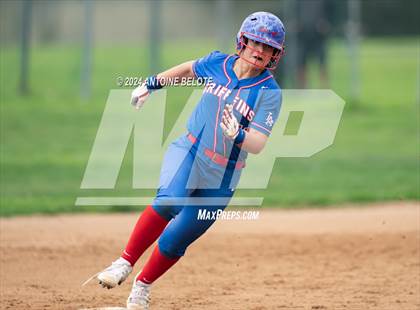 Thumbnail 2 in Los Alamitos vs. Orange Lutheran photogallery.