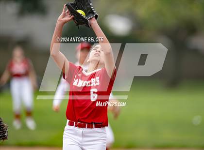 Thumbnail 2 in Los Alamitos vs. Orange Lutheran photogallery.