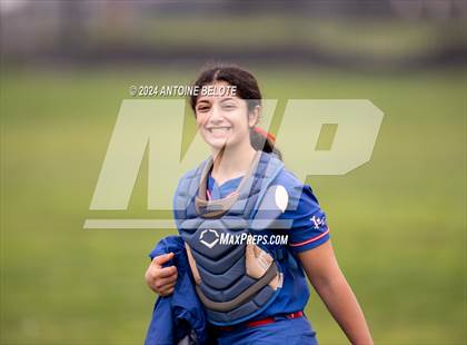 Thumbnail 2 in Los Alamitos vs. Orange Lutheran photogallery.