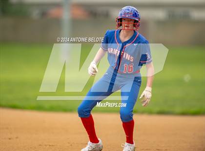 Thumbnail 2 in Los Alamitos vs. Orange Lutheran photogallery.