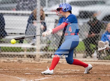 Thumbnail 2 in Los Alamitos vs. Orange Lutheran photogallery.