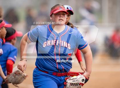 Thumbnail 3 in Los Alamitos vs. Orange Lutheran photogallery.