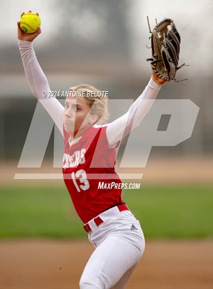 Thumbnail 3 in Los Alamitos vs. Orange Lutheran photogallery.