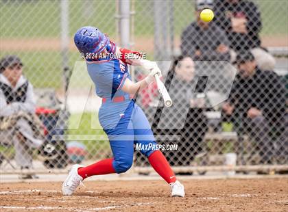 Thumbnail 3 in Los Alamitos vs. Orange Lutheran photogallery.