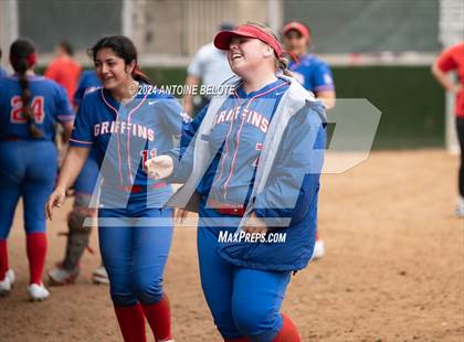 Thumbnail 3 in Los Alamitos vs. Orange Lutheran photogallery.