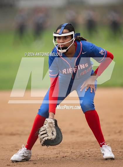 Thumbnail 2 in Los Alamitos vs. Orange Lutheran photogallery.