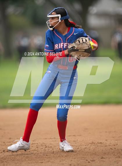 Thumbnail 3 in Los Alamitos vs. Orange Lutheran photogallery.