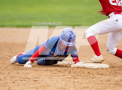 Thumbnail 2 in Los Alamitos vs. Orange Lutheran photogallery.