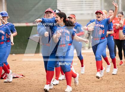 Thumbnail 2 in Los Alamitos vs. Orange Lutheran photogallery.