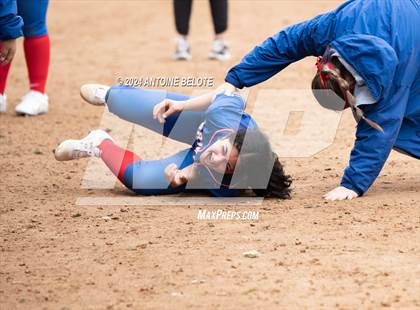 Thumbnail 2 in Los Alamitos vs. Orange Lutheran photogallery.