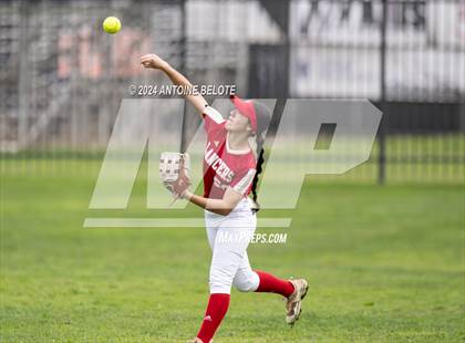Thumbnail 1 in Los Alamitos vs. Orange Lutheran photogallery.