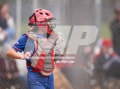 Thumbnail 2 in Los Alamitos vs. Orange Lutheran photogallery.