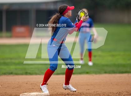 Thumbnail 3 in Los Alamitos vs. Orange Lutheran photogallery.