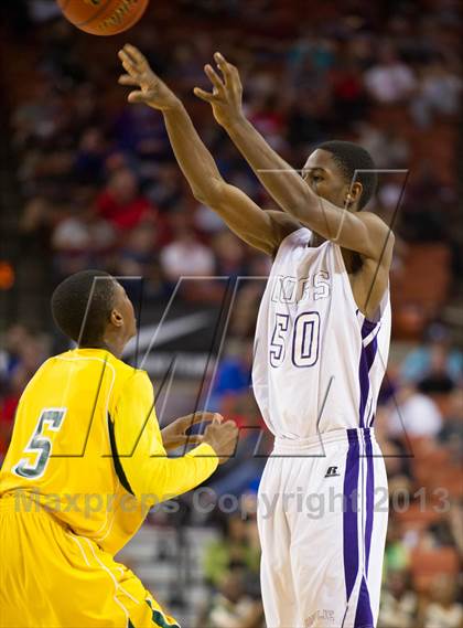 Thumbnail 3 in Wylie vs. Madison (UIL 3A Semifinal) photogallery.