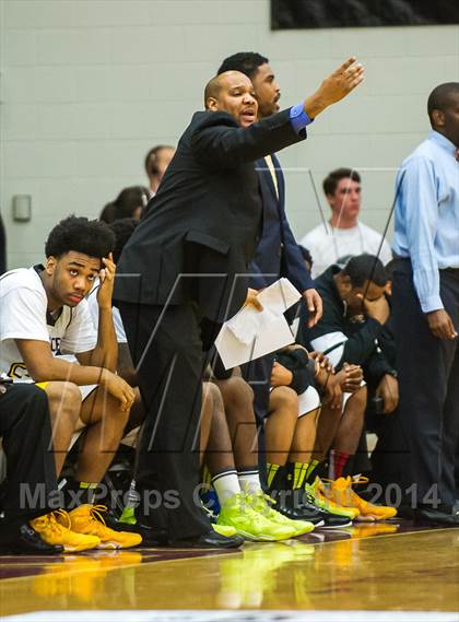 Thumbnail 2 in St. John Bosco vs. St. Frances Academy (Spalding Hoophall Classic) photogallery.