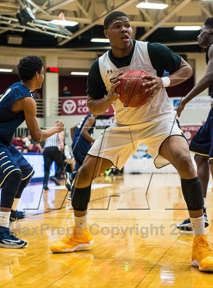 Thumbnail 3 in St. John Bosco vs. St. Frances Academy (Spalding Hoophall Classic) photogallery.