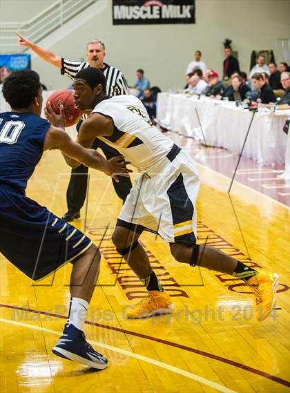 Thumbnail 2 in St. John Bosco vs. St. Frances Academy (Spalding Hoophall Classic) photogallery.