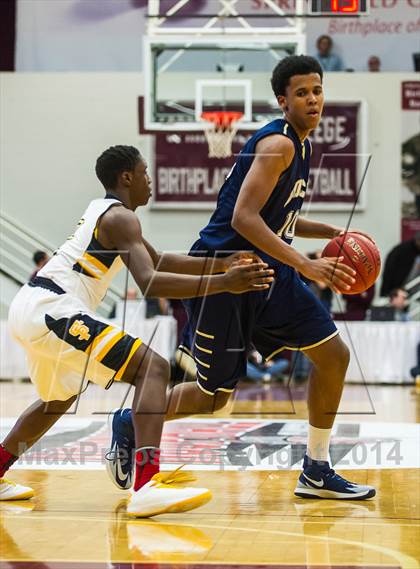 Thumbnail 1 in St. John Bosco vs. St. Frances Academy (Spalding Hoophall Classic) photogallery.