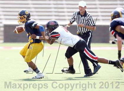 Thumbnail 3 in Walnut Hills vs. Oak Hills (Crosstown Showdown) photogallery.
