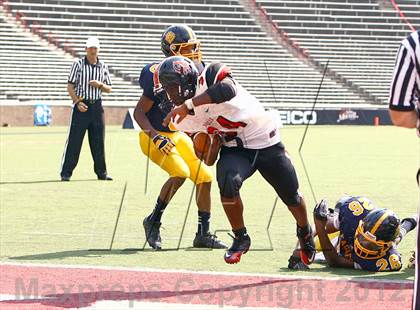 Thumbnail 2 in Walnut Hills vs. Oak Hills (Crosstown Showdown) photogallery.