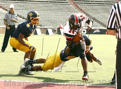 Thumbnail 1 in Walnut Hills vs. Oak Hills (Crosstown Showdown) photogallery.