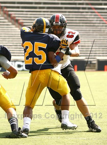 Thumbnail 3 in Walnut Hills vs. Oak Hills (Crosstown Showdown) photogallery.