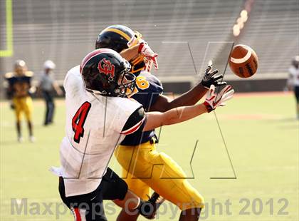 Thumbnail 3 in Walnut Hills vs. Oak Hills (Crosstown Showdown) photogallery.