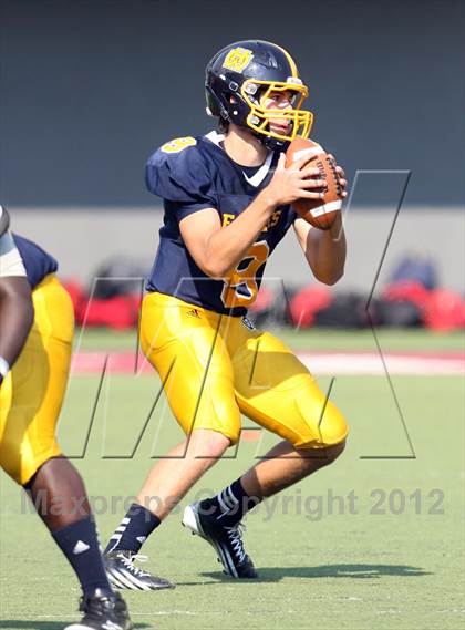 Thumbnail 2 in Walnut Hills vs. Oak Hills (Crosstown Showdown) photogallery.