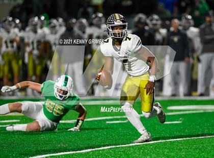 Thumbnail 3 in Buford vs. Carrollton (GHSA 6A Quarterfinal Playoff) photogallery.