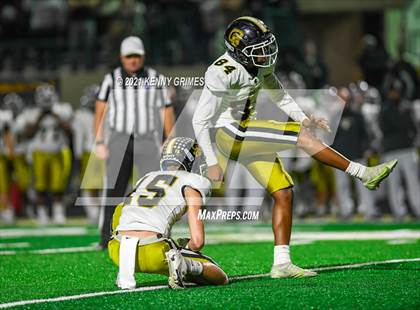Thumbnail 3 in Buford vs. Carrollton (GHSA 6A Quarterfinal Playoff) photogallery.