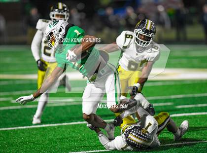 Thumbnail 3 in Buford vs. Carrollton (GHSA 6A Quarterfinal Playoff) photogallery.