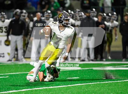 Thumbnail 3 in Buford vs. Carrollton (GHSA 6A Quarterfinal Playoff) photogallery.