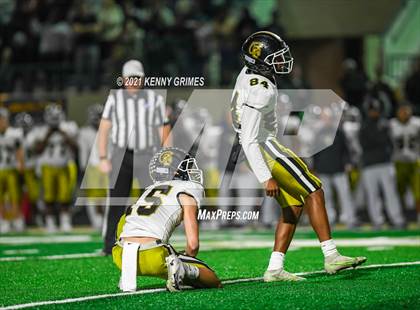 Thumbnail 1 in Buford vs. Carrollton (GHSA 6A Quarterfinal Playoff) photogallery.