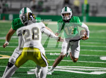 Thumbnail 3 in Buford vs. Carrollton (GHSA 6A Quarterfinal Playoff) photogallery.