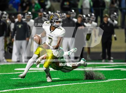 Thumbnail 2 in Buford vs. Carrollton (GHSA 6A Quarterfinal Playoff) photogallery.